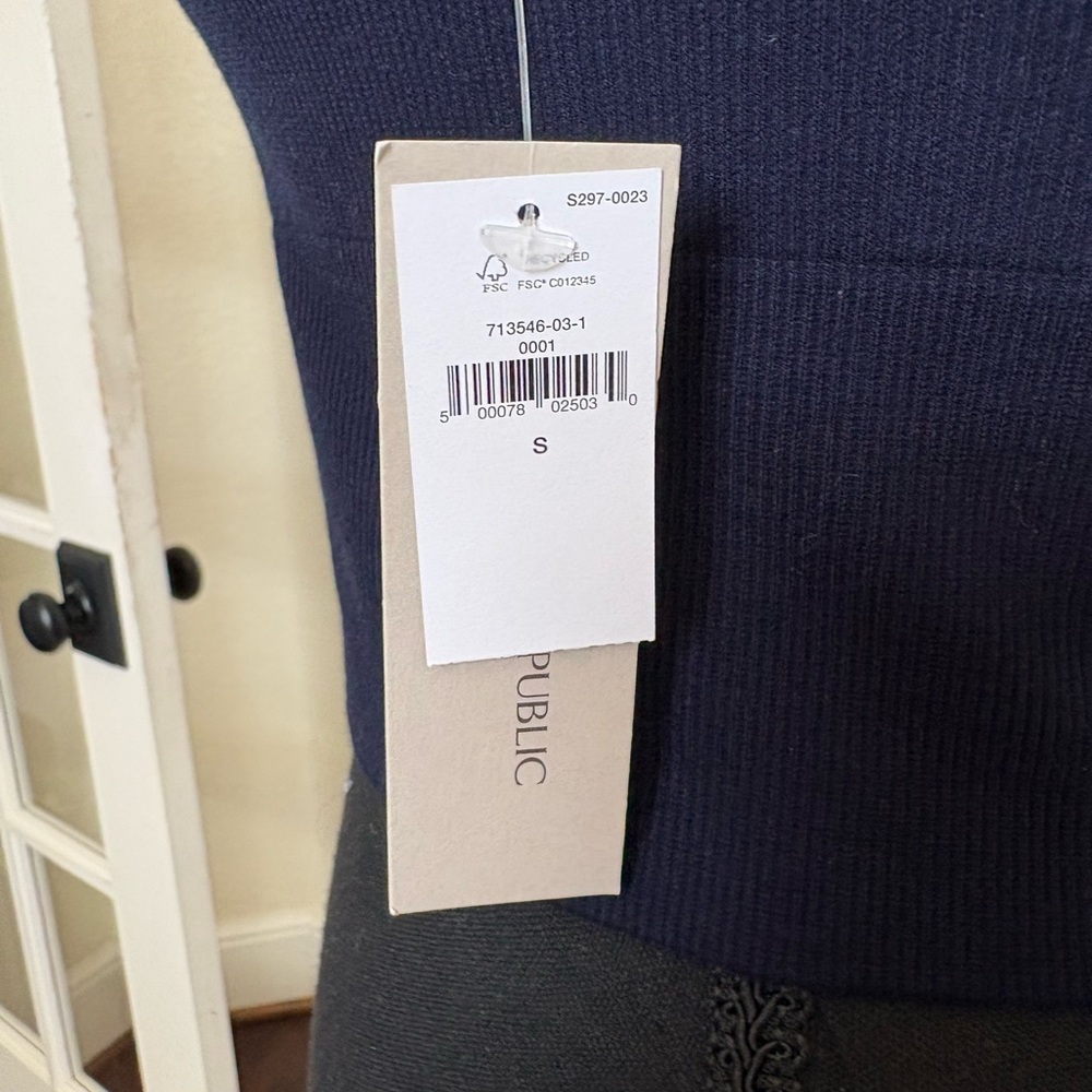 Banana Republic Navy Ribbed Tank Top NWT - Picture 5 of 10